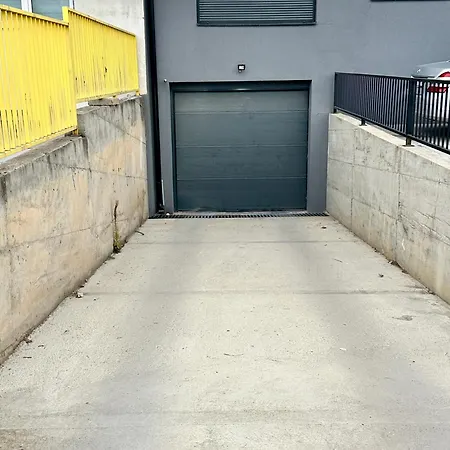 Vidolux - Free Garage And Fast Wifi アパート Ni